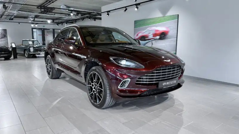 Aston Martin DBX V8