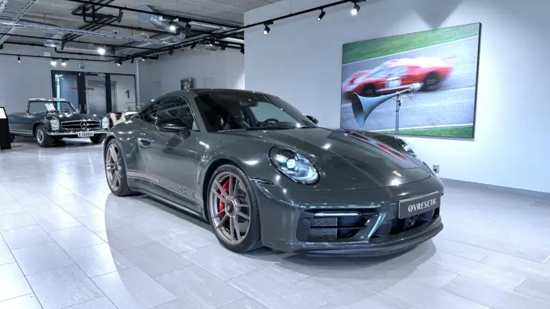 Porsche 911 Carrera 4 GTS