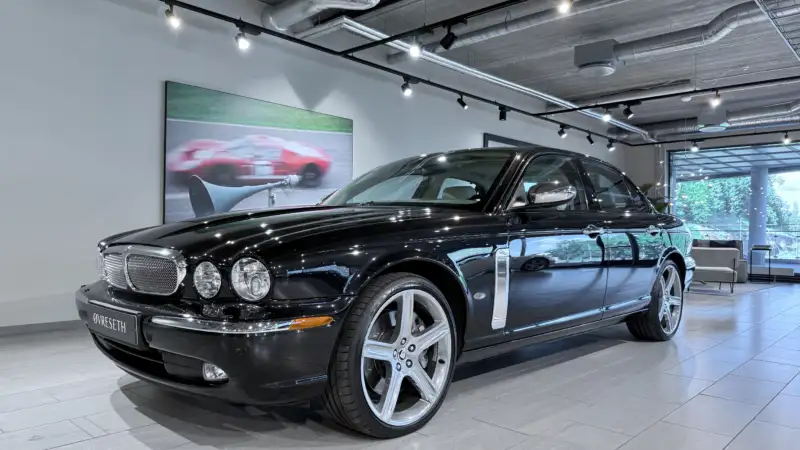 Jaguar XJR 4.2 V8 Portfolio Edition