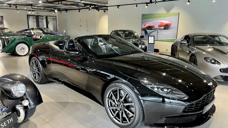 Aston Martin DB11 V8 Volante